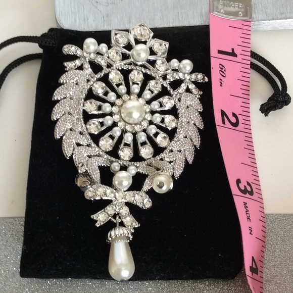 Silver and Faux Pearl Brooch - Picture 6 of 6